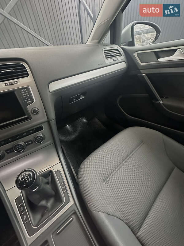 Универсал Volkswagen Golf 2015 в Броварах