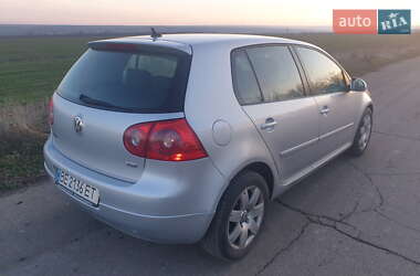 Хетчбек Volkswagen Golf 2005 в Вознесенську