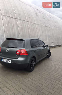 Хэтчбек Volkswagen Golf 2004 в Косове