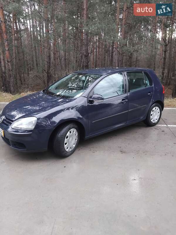 Хетчбек Volkswagen Golf 2004 в Славуті