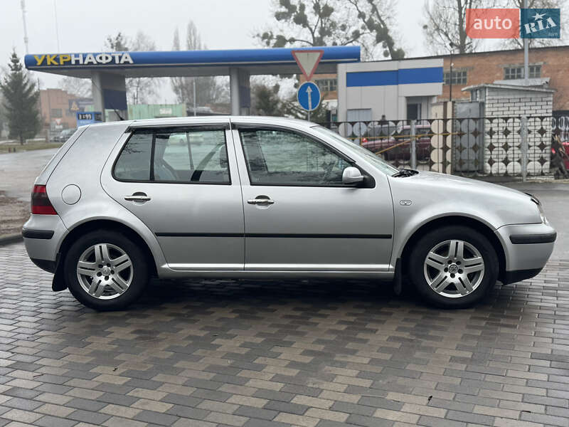 Хетчбек Volkswagen Golf 2001 в Лубнах