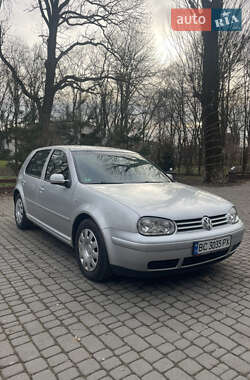 Хэтчбек Volkswagen Golf 2002 в Самборе