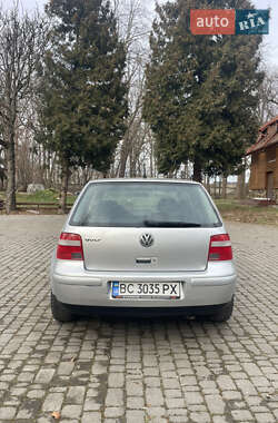 Хэтчбек Volkswagen Golf 2002 в Самборе