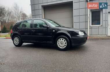 Хетчбек Volkswagen Golf 2002 в Львові