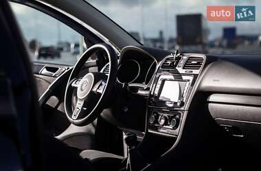 Хэтчбек Volkswagen Golf 2009 в 