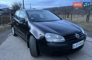 Хетчбек Volkswagen Golf 2004 в Надвірній