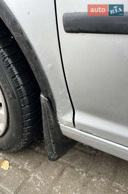 Хэтчбек Volkswagen Golf 2002 в 