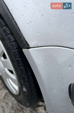 Хэтчбек Volkswagen Golf 2002 в 