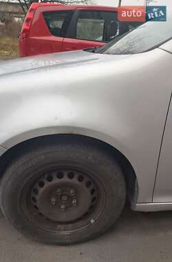 Хэтчбек Volkswagen Golf 2005 в 