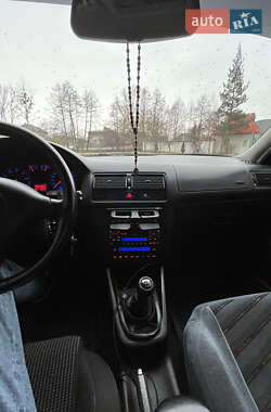 Универсал Volkswagen Golf 2003 в 