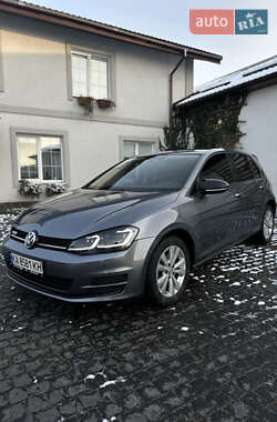 Хэтчбек Volkswagen Golf 2014 в Киеве