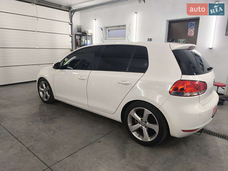 Хэтчбек Volkswagen Golf 2009 в Луцке