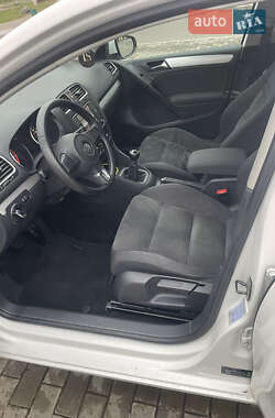 Хэтчбек Volkswagen Golf 2009 в 