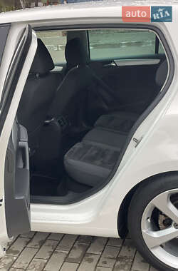 Хэтчбек Volkswagen Golf 2009 в 