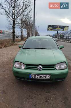 Хэтчбек Volkswagen Golf 1999 в 