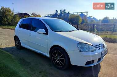 Хэтчбек Volkswagen Golf 2005 в Лохвице