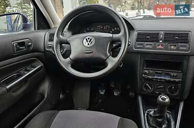 Хетчбек Volkswagen Golf 2002 в Тернополі