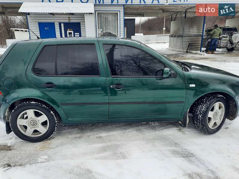 Хетчбек Volkswagen Golf 2003 в Львові