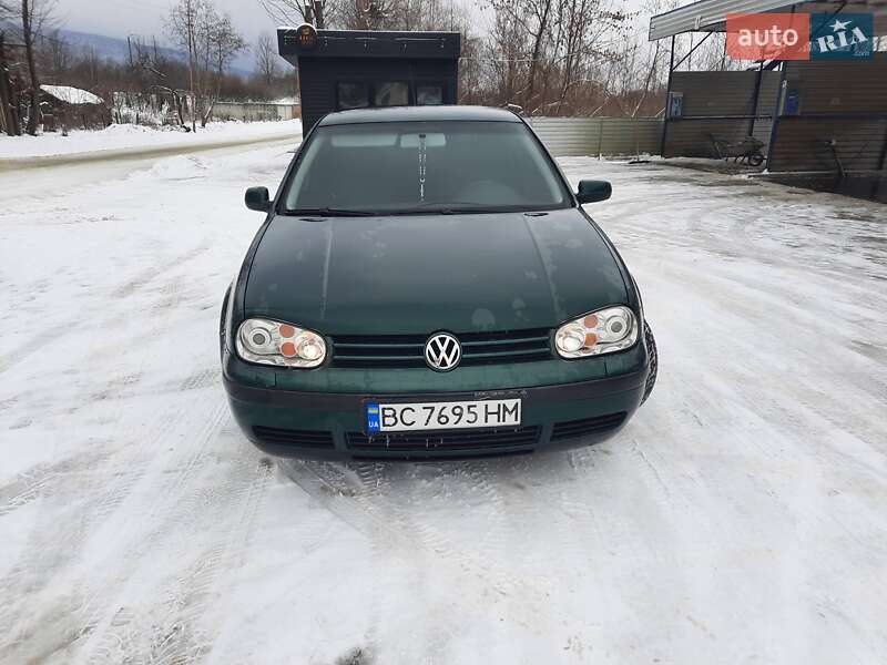 Хетчбек Volkswagen Golf 2003 в Львові