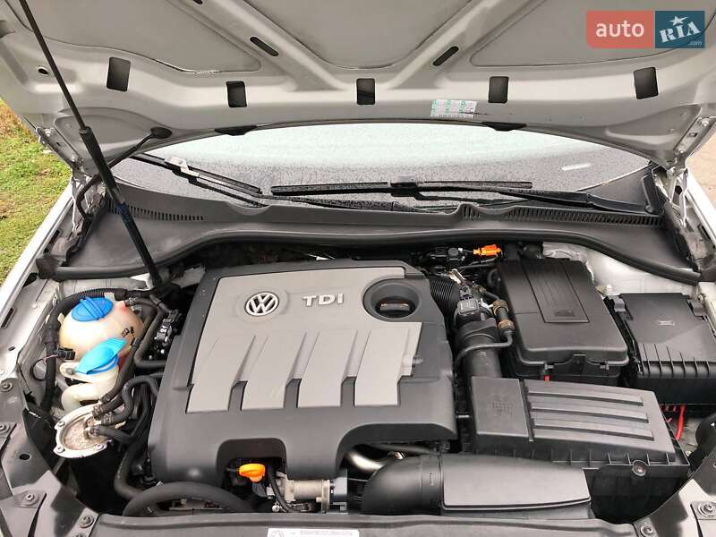 Універсал Volkswagen Golf 2011 в Звягелі