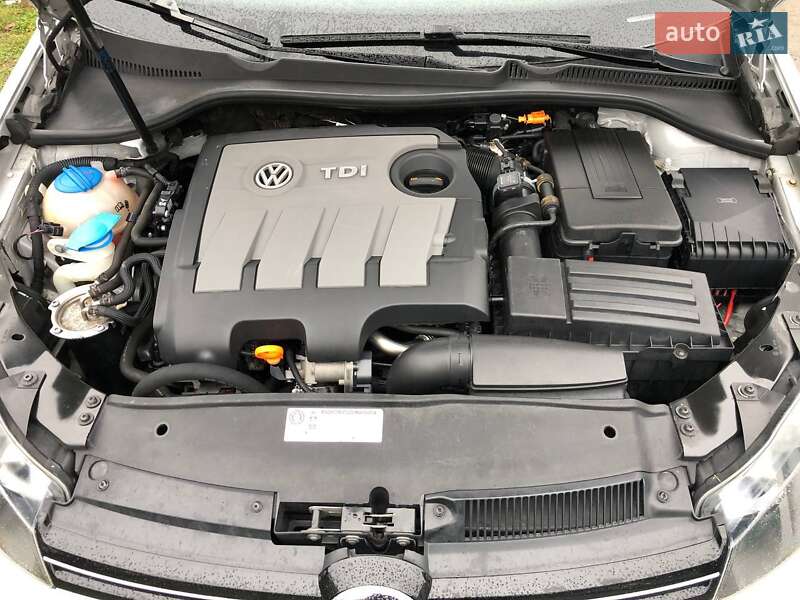 Універсал Volkswagen Golf 2011 в Звягелі