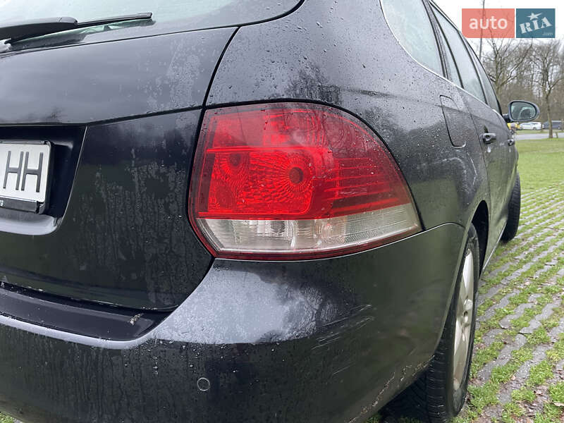 Універсал Volkswagen Golf 2011 в Києві