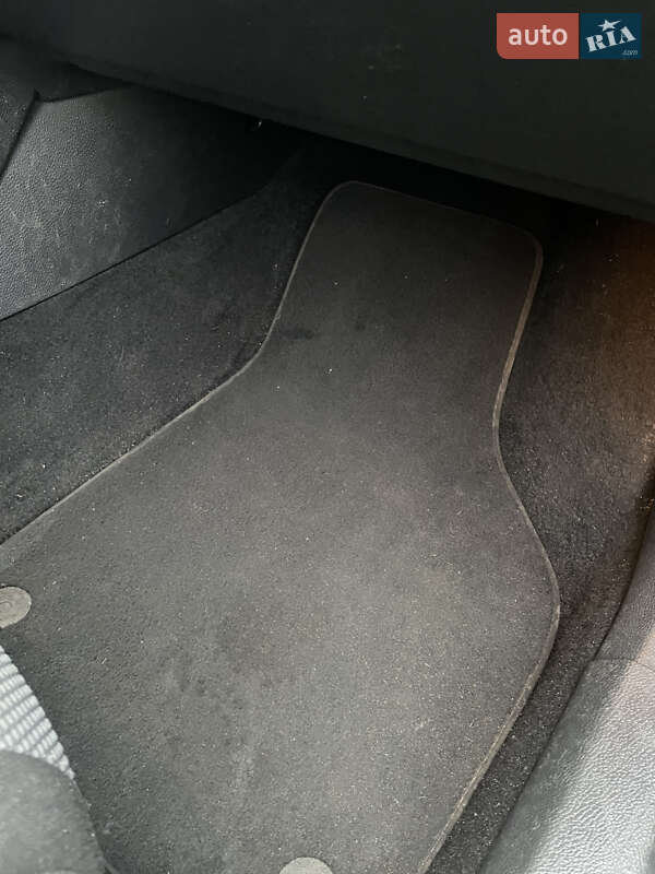 Універсал Volkswagen Golf 2011 в Києві