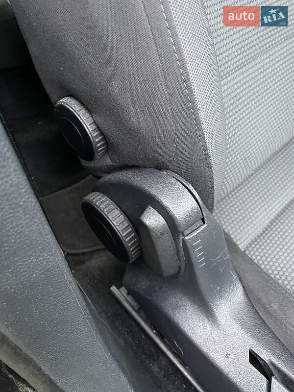 Універсал Volkswagen Golf 2011 в Києві