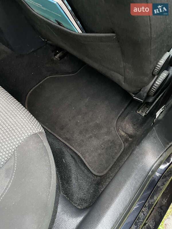 Універсал Volkswagen Golf 2011 в Києві