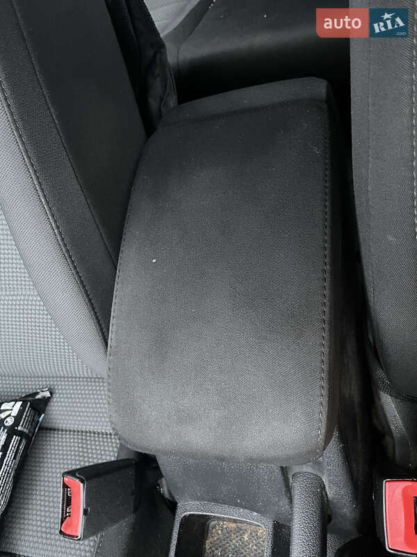 Універсал Volkswagen Golf 2011 в Києві