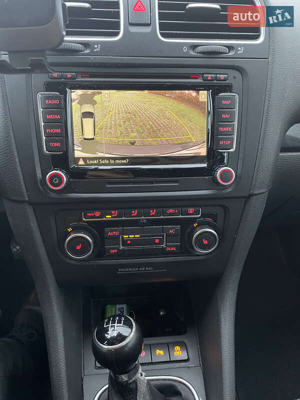 Універсал Volkswagen Golf 2011 в Києві