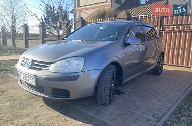 Хетчбек Volkswagen Golf 2005 в Миколаєві