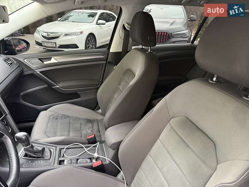 Универсал Volkswagen Golf 2017 в Киеве