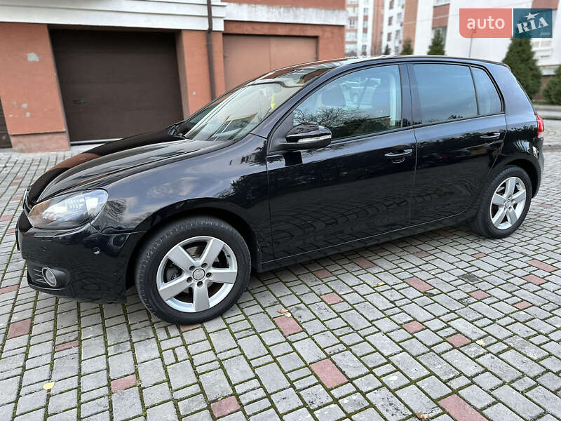 Хэтчбек Volkswagen Golf 2010 в Ивано-Франковске