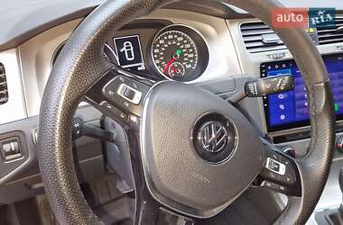 Хэтчбек Volkswagen Golf 2017 в 