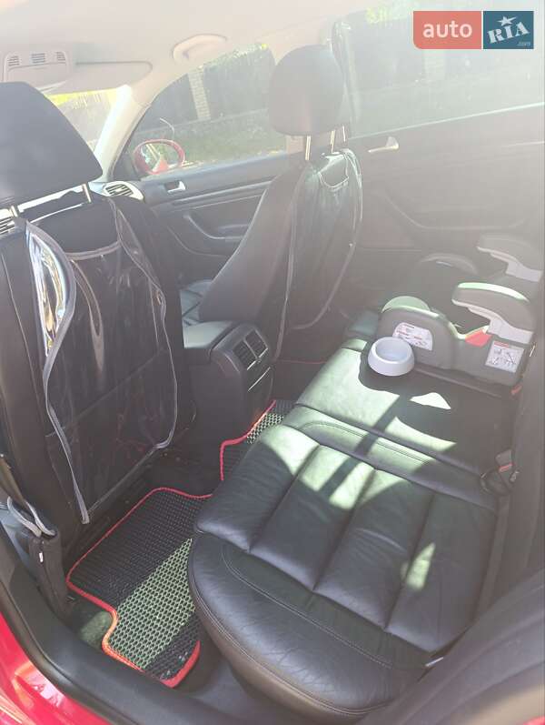 Универсал Volkswagen Golf 2010 в Оброшином