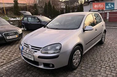 Хэтчбек Volkswagen Golf 2004 в Звягеле