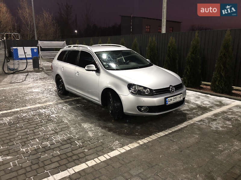 Універсал Volkswagen Golf 2011 в Звягелі