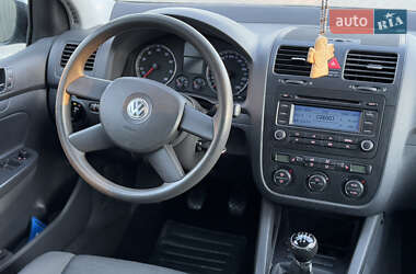 Хетчбек Volkswagen Golf 2005 в Львові