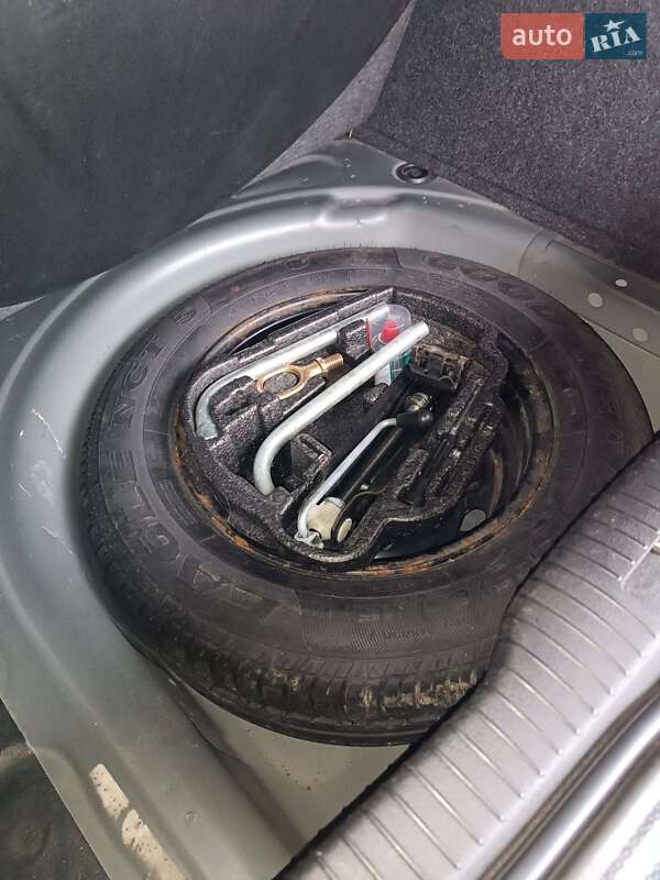 Хэтчбек Volkswagen Golf 2002 в Ильнице