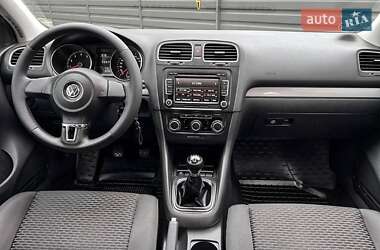 Хэтчбек Volkswagen Golf 2010 в Черкассах