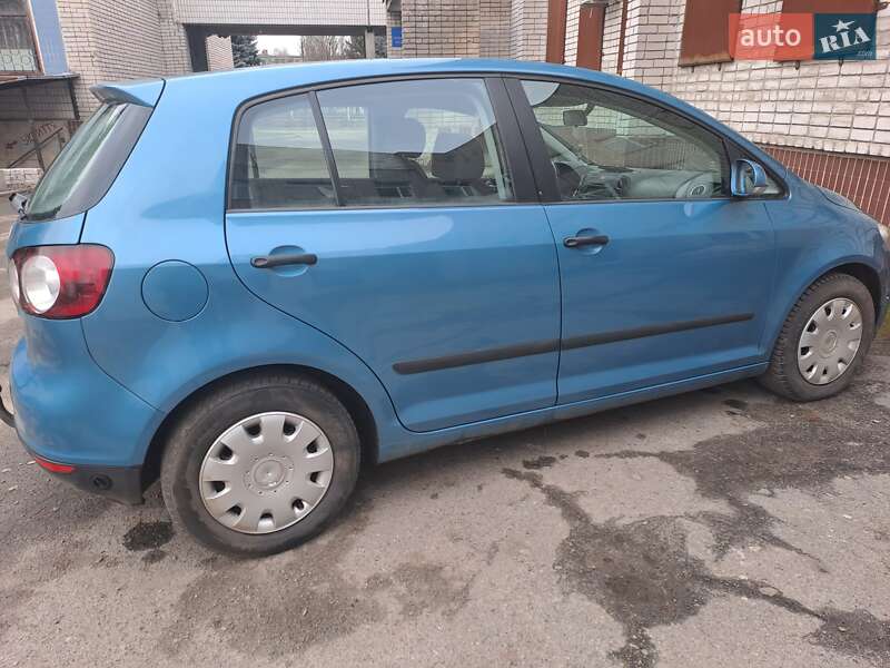 Хэтчбек Volkswagen Golf 2005 в Желтых Водах