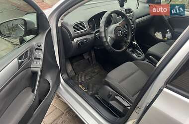 Хэтчбек Volkswagen Golf 2012 в 