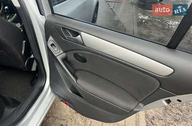 Хэтчбек Volkswagen Golf 2012 в 