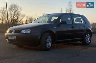 Хэтчбек Volkswagen Golf 2002 в 