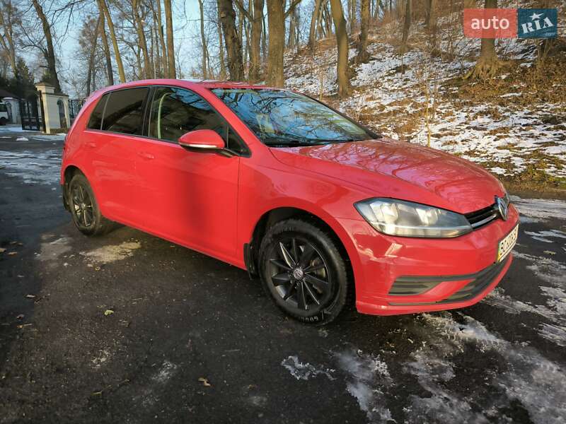 Хетчбек Volkswagen Golf 2017 в Львові