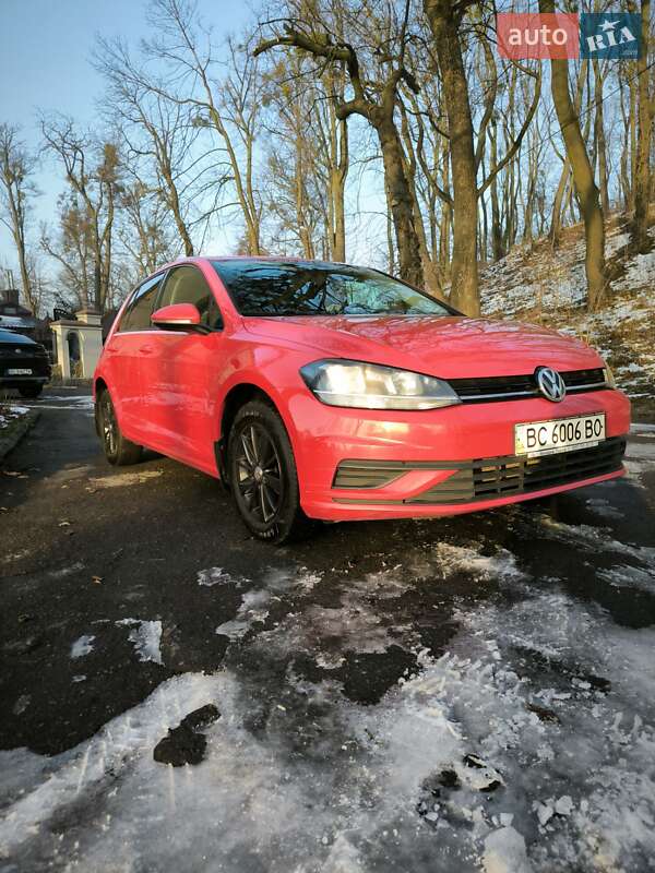 Хетчбек Volkswagen Golf 2017 в Львові