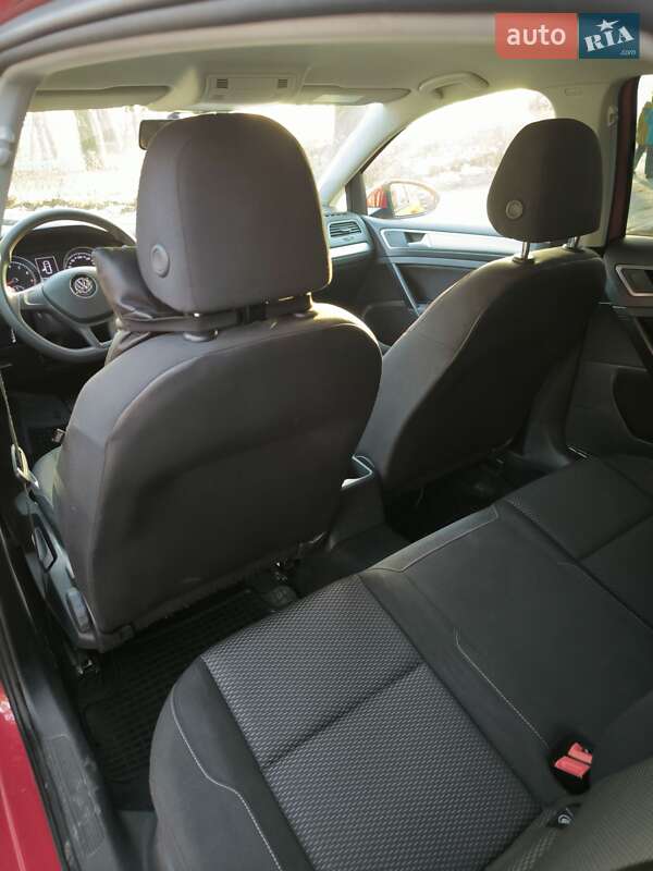 Хетчбек Volkswagen Golf 2017 в Львові