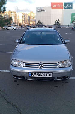 Універсал Volkswagen Golf 2001 в Миколаєві