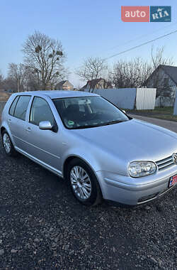 Хэтчбек Volkswagen Golf 2002 в 